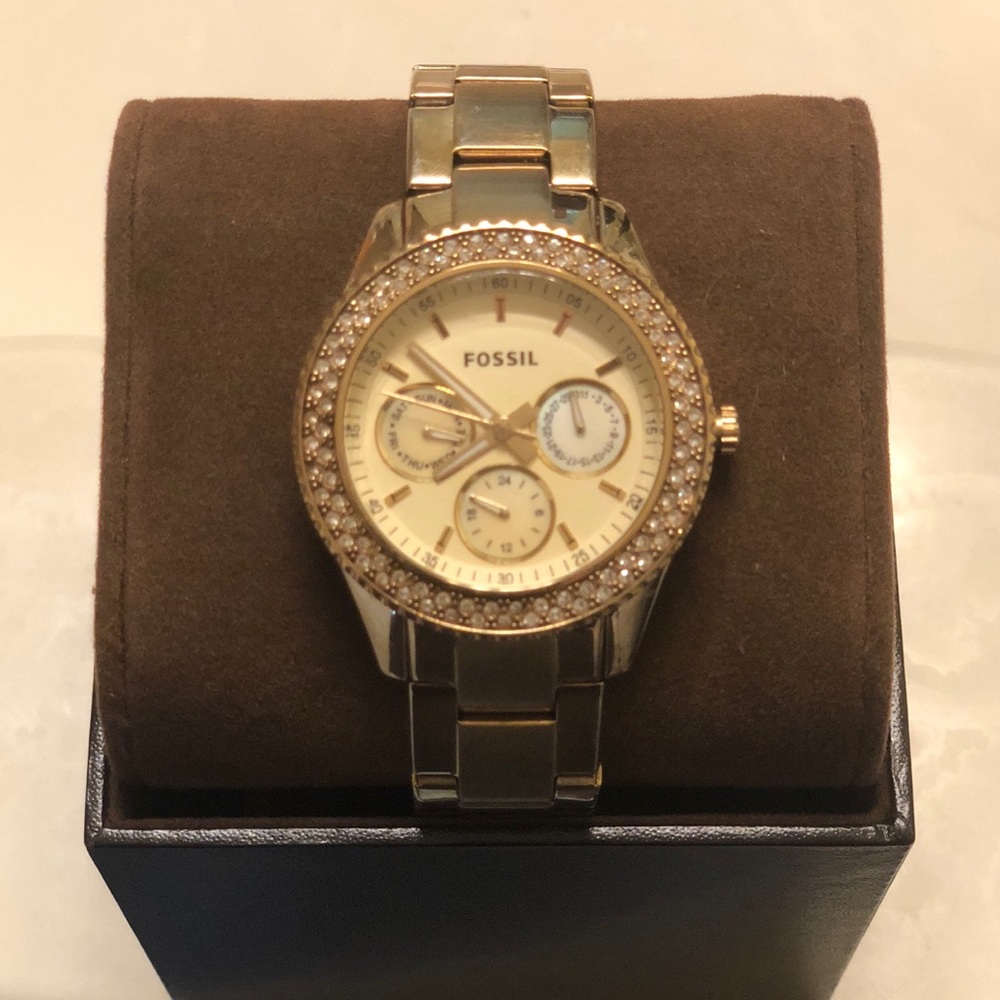 Women’s gold Fossil watch